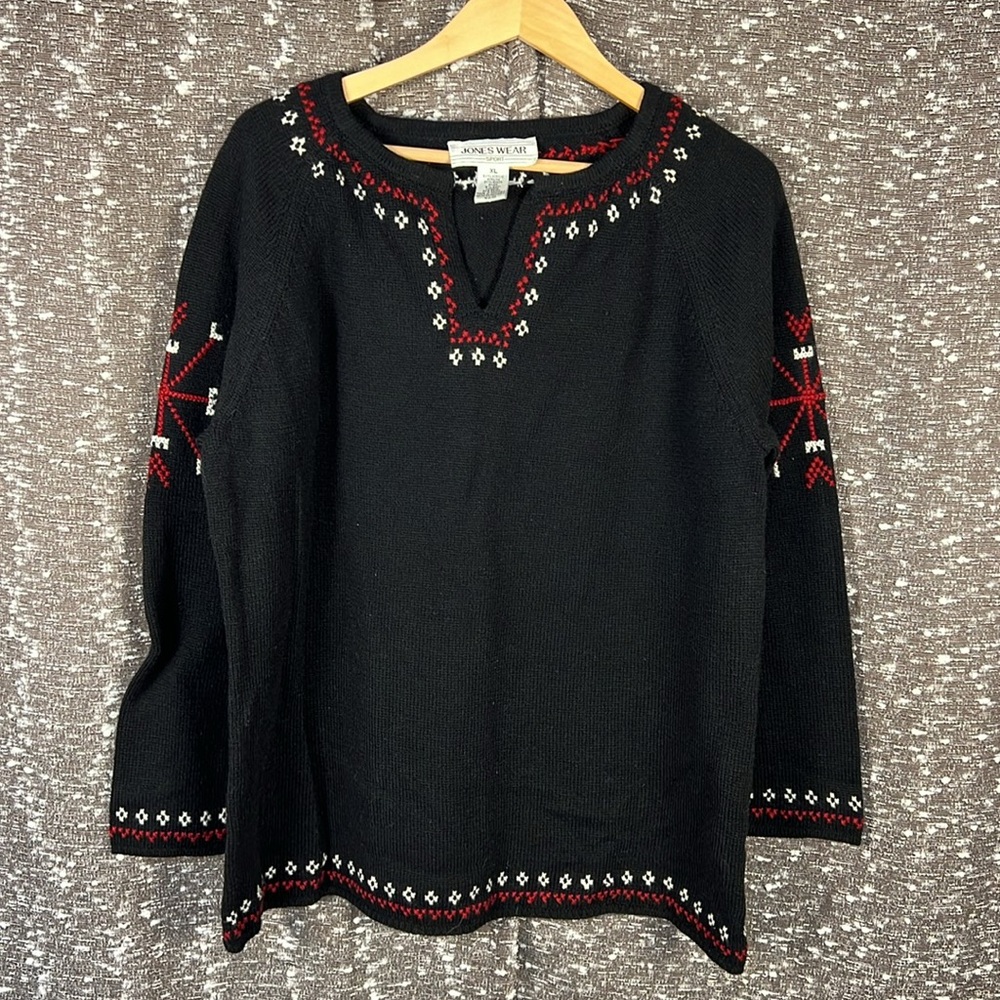 Jones Wear Winter Christmas Tunic Black Sweater Red White Snowflakes‎ Holiday